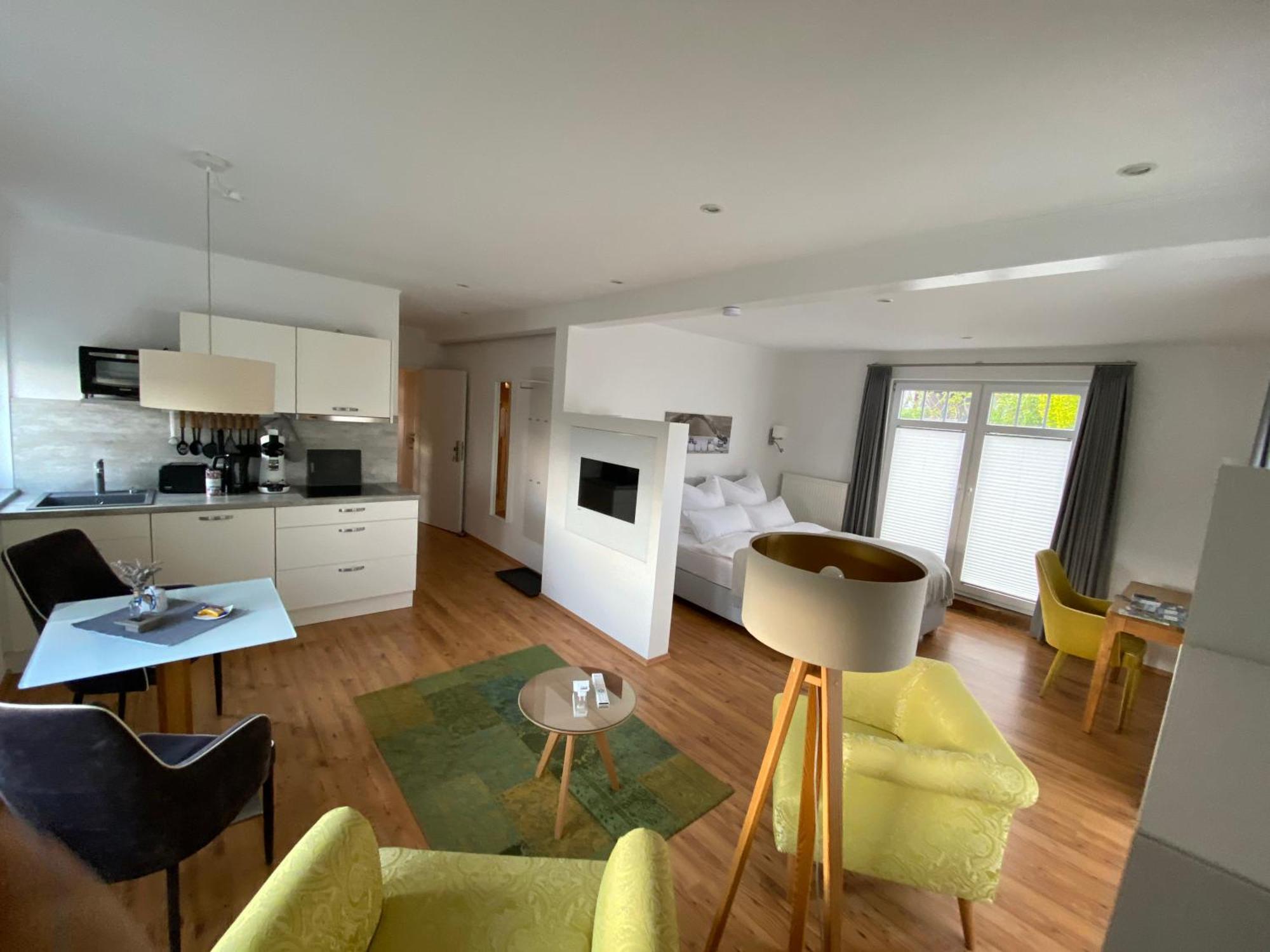 Apartments Im Chateau D'Esprit Höhr-Grenzhausen Esterno foto